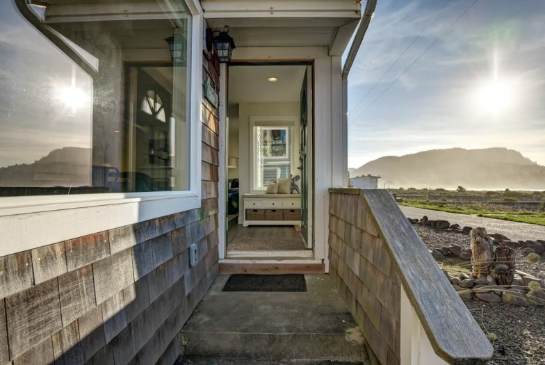 Oceanfront S. Prom Beach Lower Level Cottage, Seaside, Oregon