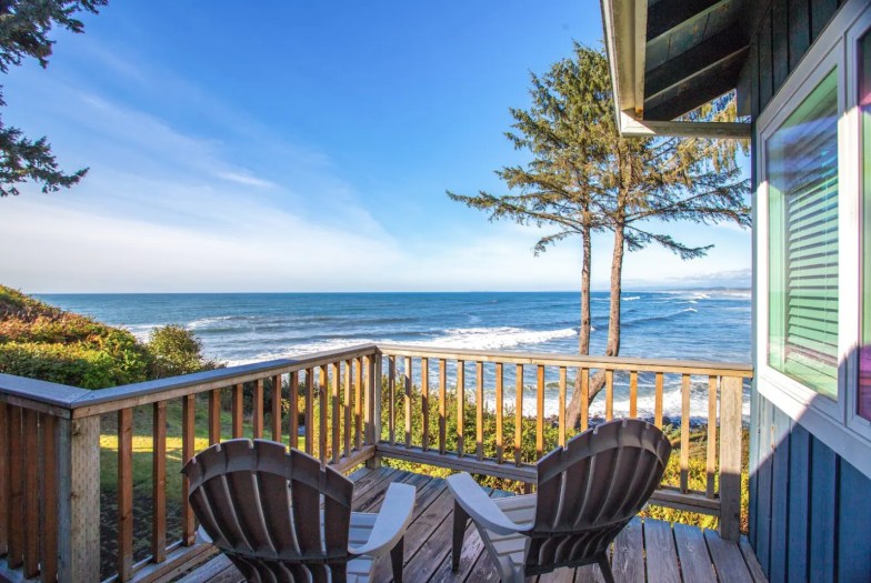 Sprawling 4BR Oceanfront | Balcony | Firepit